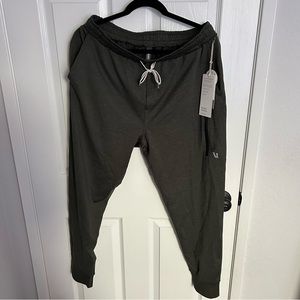 NWT Vuori men’s Sunday Performance Jogger, Forest heather,  size L